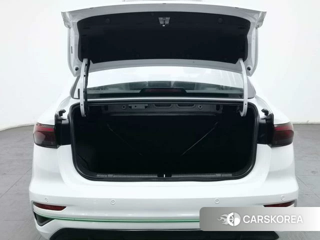 Geely Automobile Emgrand Methanol 2024 Белый из Китая, фото 4