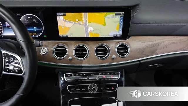 Mercedes-Benz E-Class W213 2019 Белый из Кореи, фото 4