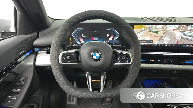 BMW 5 Series (G60) 2024 Серебристо-серый из Кореи, фото 4
