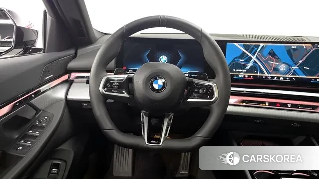 BMW 5 Series (G60) 2025 Черный из Кореи, фото 4