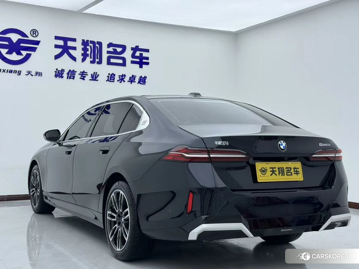 BMW 5 series 2024 Черный из Китая, фото 4