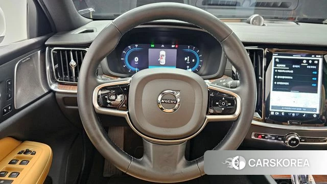 Volvo S60 3rd generation 2023 Белый из Кореи, фото 4