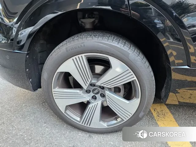 Audi e-Tron 2021 Черный из Кореи, фото 4