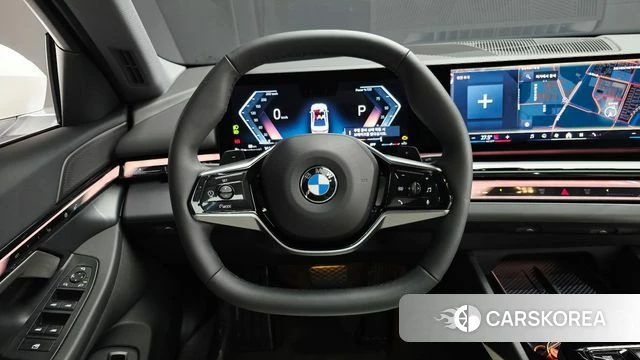 BMW 5 Series (G60) 2025 Белый из Кореи, фото 4