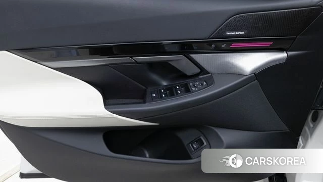 BMW 5 Series (G60) 2024 Белый из Кореи, фото 4