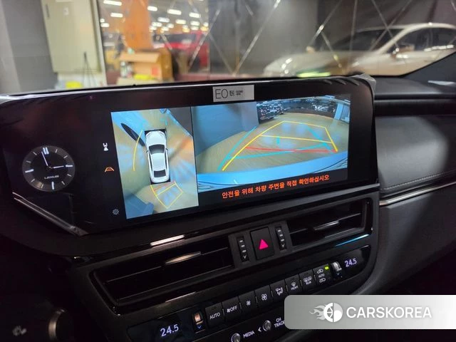 Lexus ES300h 7th generation 2025 Белый из Кореи, фото 4