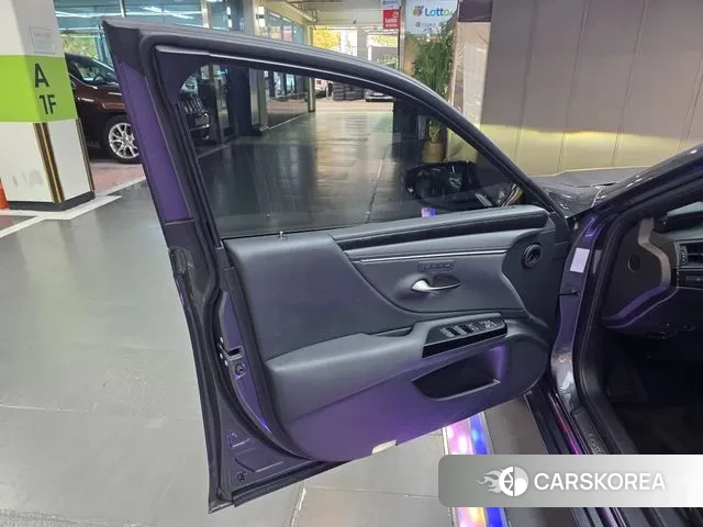 Lexus ES300h 7th generation 2023 Серый из Кореи, фото 4