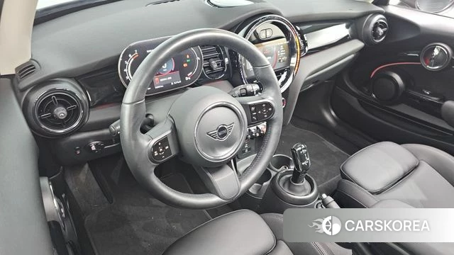 Mini Cooper 2023 Серебряный из Кореи, фото 4