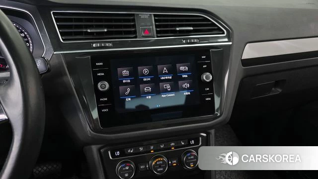 Volkswagen Tiguan second Generation 2018 Серебряный из Кореи, фото 4