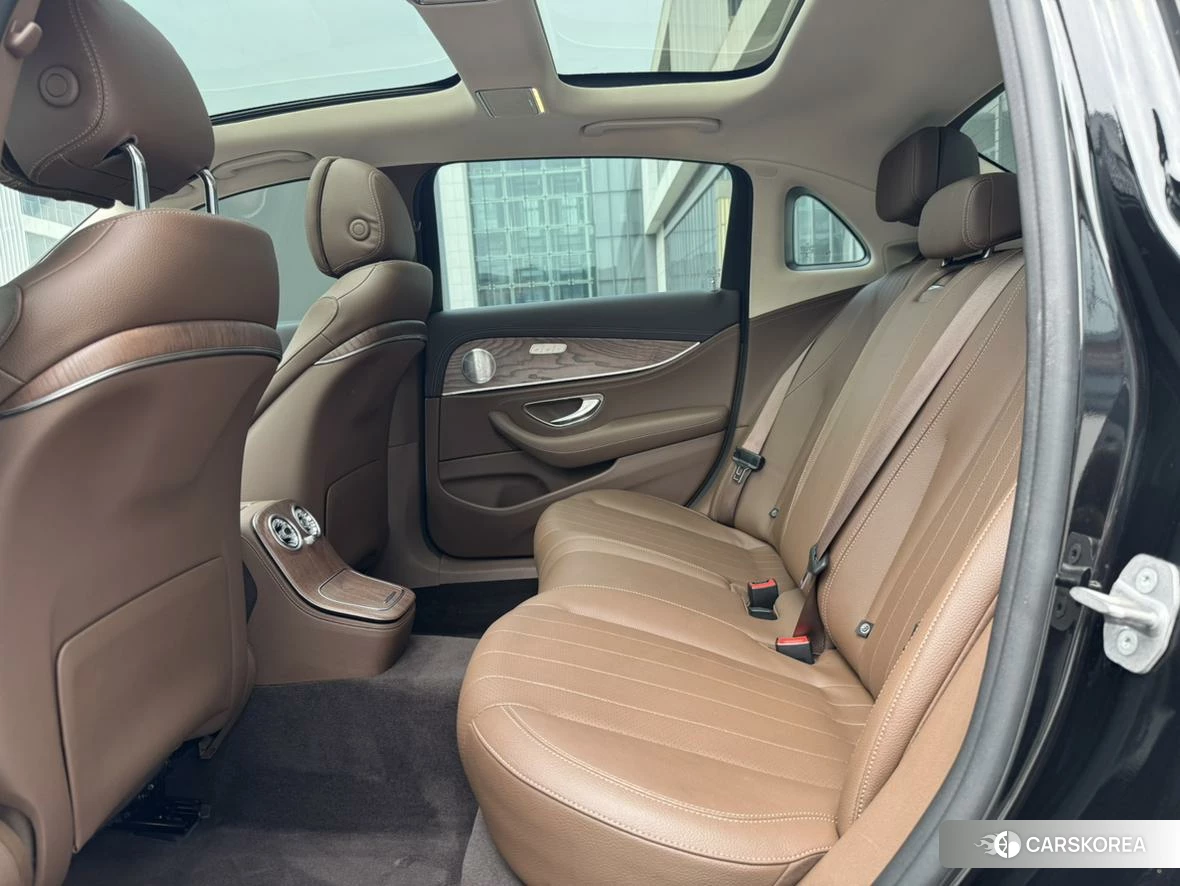 Mercedes-Benz E-class 2021 Черный из Китая, фото 4