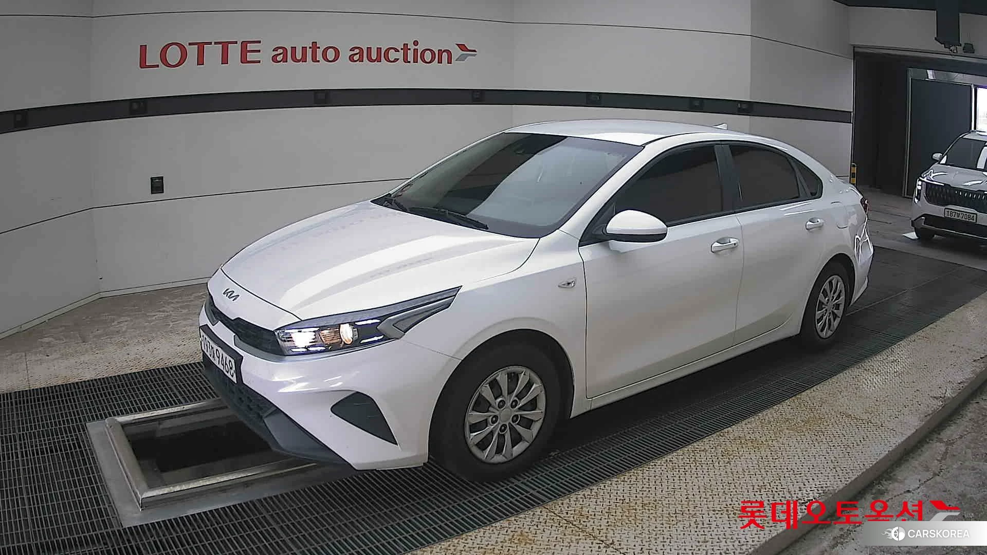 Kia K3 2022 Snow White Pearl из Кореи, фото 4