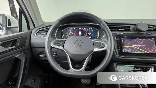 Volkswagen Tiguan second Generation 2023 Белый из Кореи, фото 4