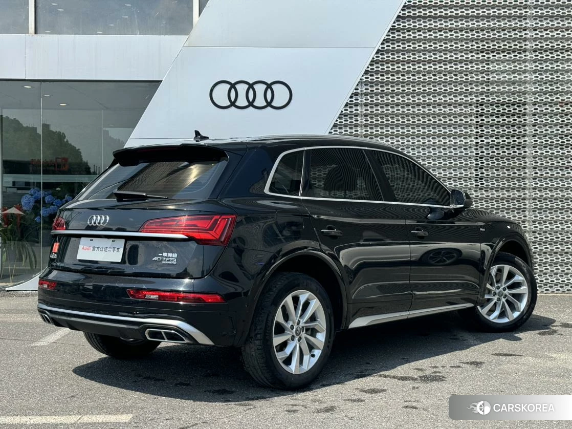 Audi Q5L 2021 Черный из Китая, фото 4
