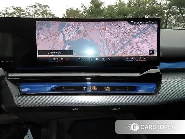 BMW 5 Series (G60) 2025 Серебристо-серый из Кореи, фото 4