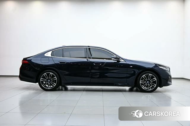 BMW 5 series 2024 Черный из Китая, фото 4