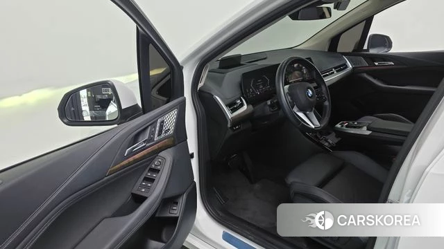 BMW 2 Series Active Tourer (U06) 2023 Белый из Кореи, фото 4