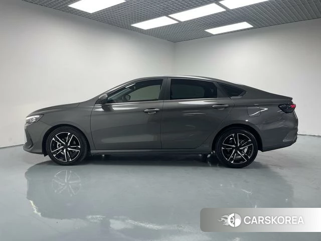 Geely Automobile Binrui 2024 Темно-серый из Китая, фото 4