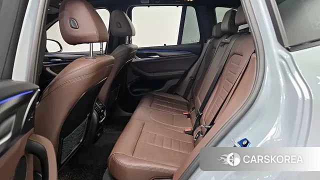 BMW X3 (G01) 2022 Светло-серебряный цвет из Кореи, фото 4