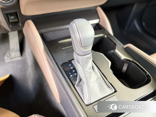 Lexus ES 2025 Серебристо-серый из Китая, фото 4