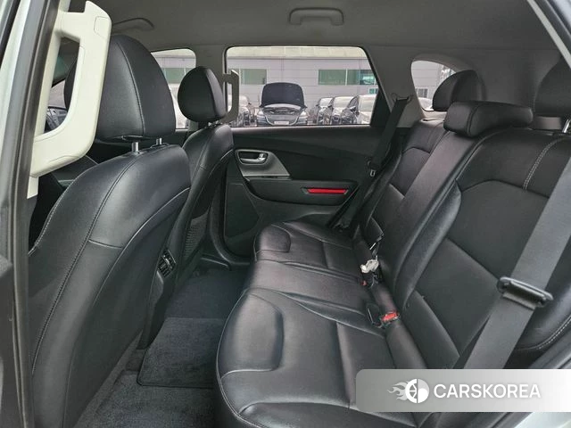 Kia Niro Plus 2022 Серебряный из Кореи, фото 4