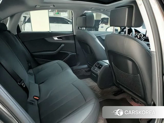 Audi A4L 2022 Темно-серый из Китая, фото 4