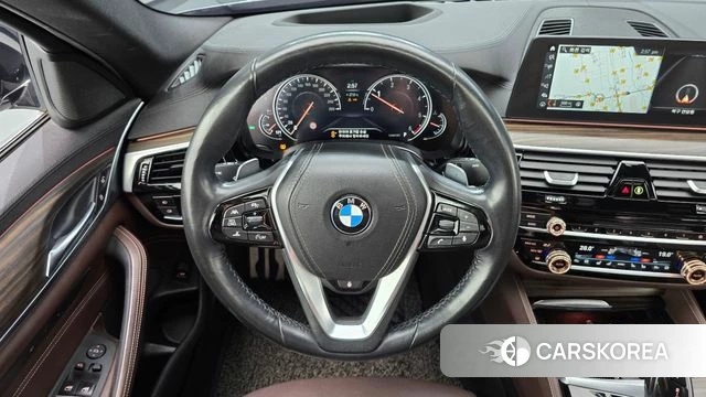 BMW 5 Series (G30) 2018 Серебристо-серый из Кореи, фото 4