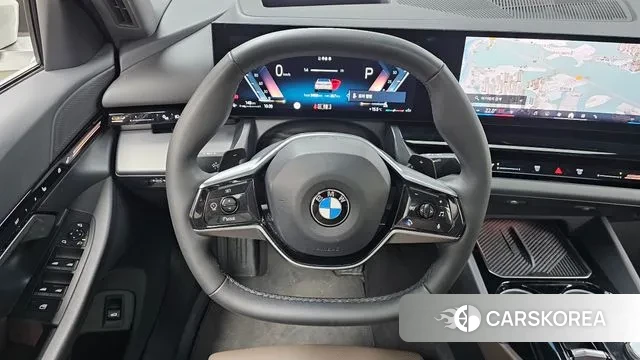 BMW 5 Series (G60) 2023 Белый из Кореи, фото 4