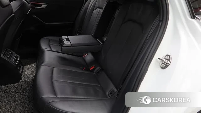 Audi A4 (B9) 2023 Белый из Кореи, фото 4