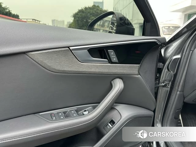 Audi A4L 2023 Темно-серый из Китая, фото 4