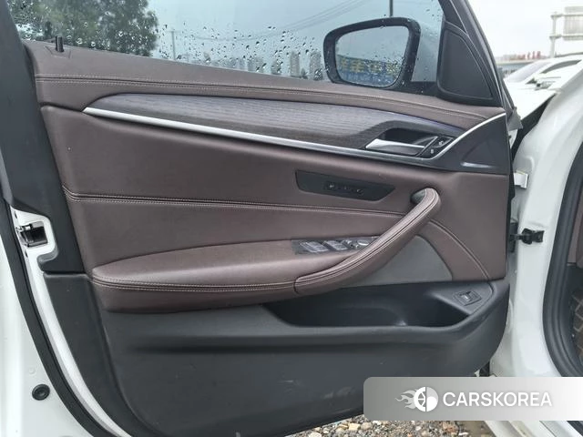 BMW 5 series 2021 Белый из Китая, фото 4