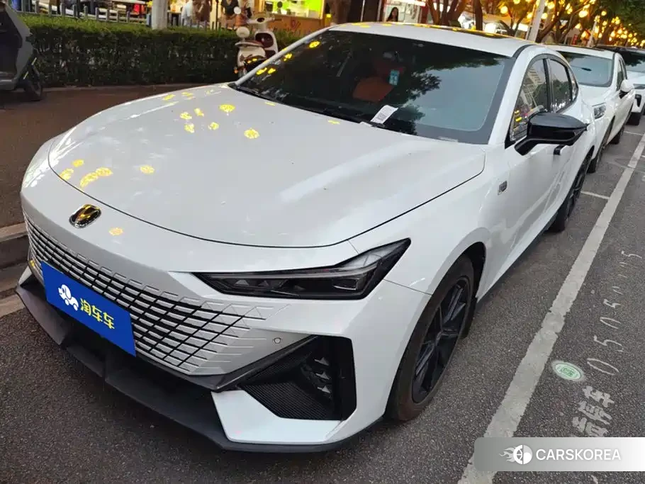 Chang'an Changan UNI-V Smart iDD 2023 Белый из Китая, фото 4