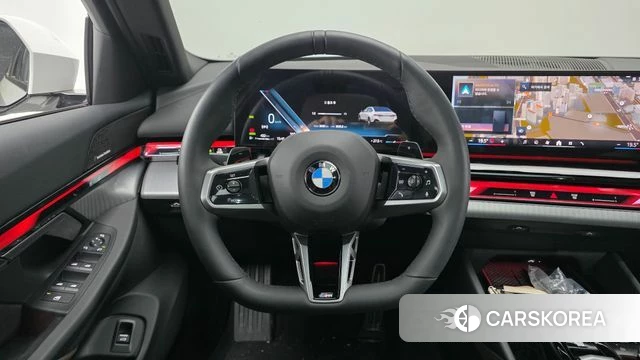 BMW 5 Series (G60) 2025 Белый из Кореи, фото 4