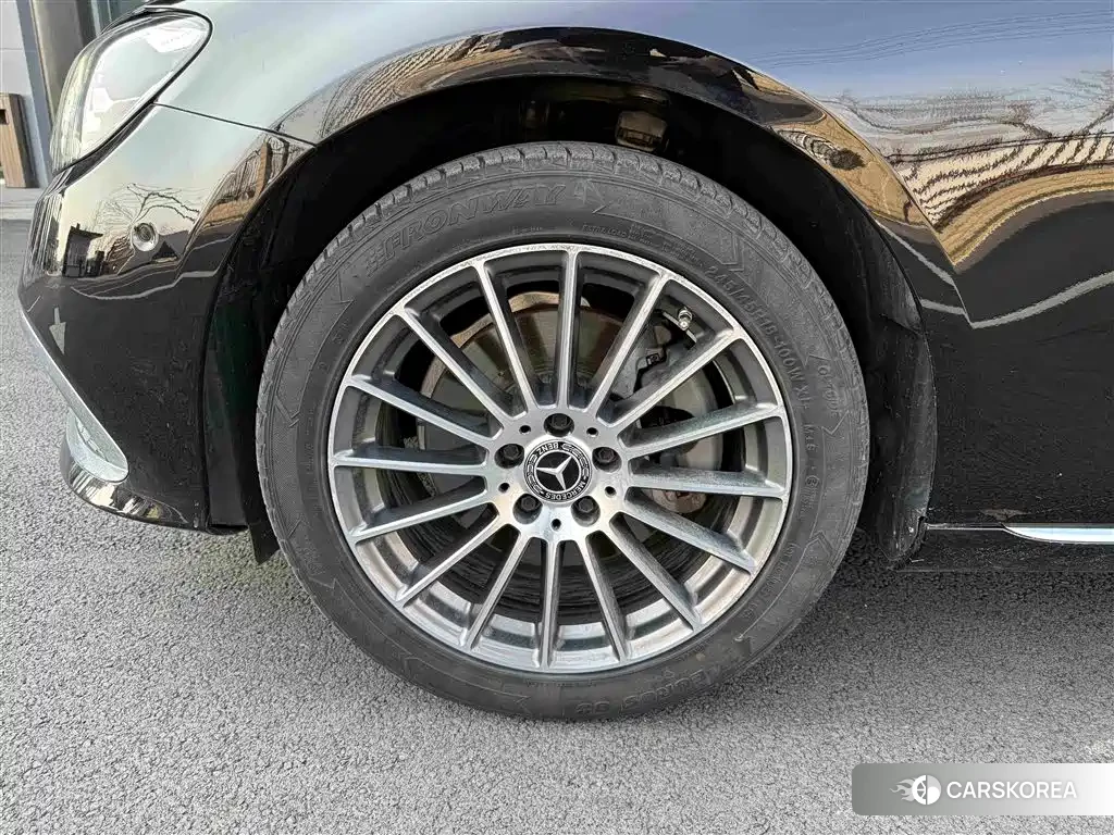 Mercedes-Benz E-Class 2023 Черный из Китая, фото 4