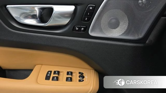Volvo XC60 second Generation 2022 Белый из Кореи, фото 4