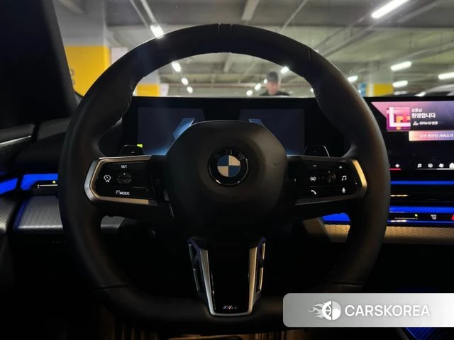BMW 5 Series (G60) 2025 Серебристо-серый из Кореи, фото 4