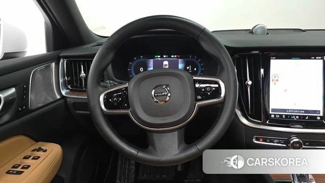 Volvo V60 Cross-Country 2nd Generation 2023 Белый из Кореи, фото 4