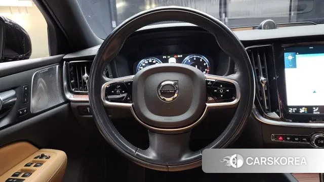 Volvo V60 Cross-Country 2nd Generation 2020 Черный из Кореи, фото 4