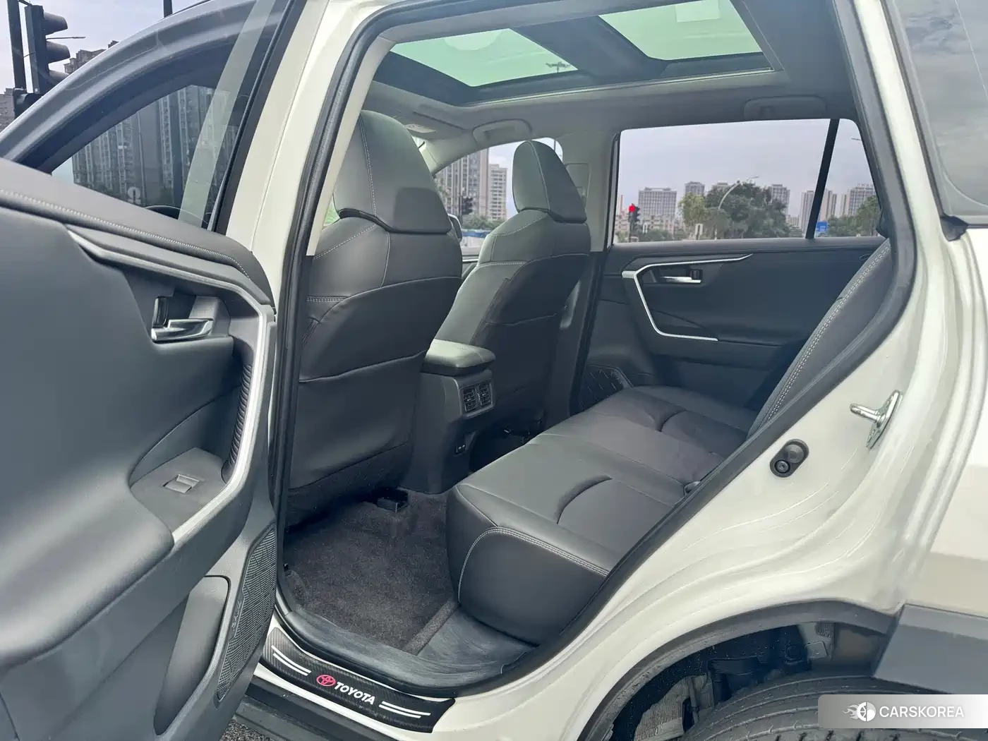 Toyota RAV4 2024 Белый из Китая, фото 4