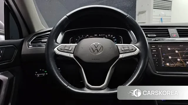 Volkswagen Tiguan Allspace 2023 Белый из Кореи, фото 4