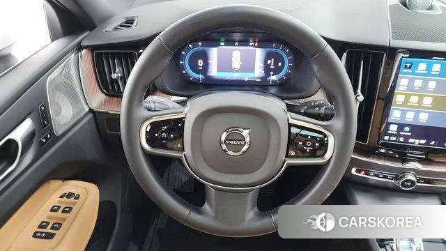 Volvo XC60 second Generation 2023 Белый из Кореи, фото 4