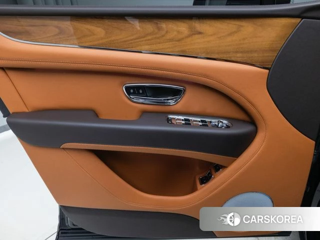 Bentley Bentayga 2025 Черный из Кореи, фото 4