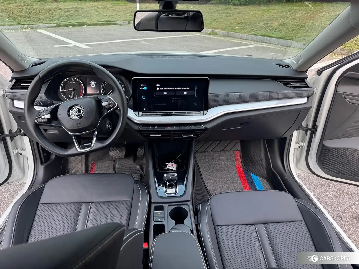 Skoda Octavia 2023 Белый из Китая, фото 4