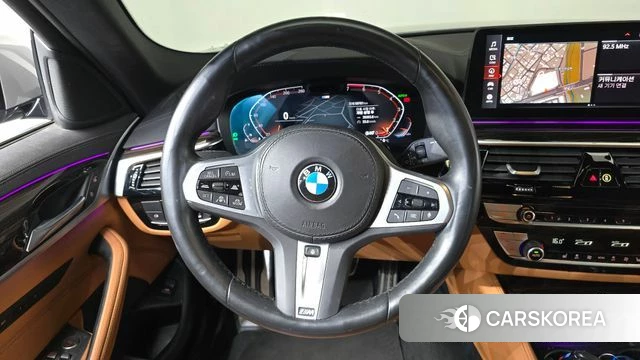 BMW 5 Series (G30) 2022 Серебристо-серый из Кореи, фото 4