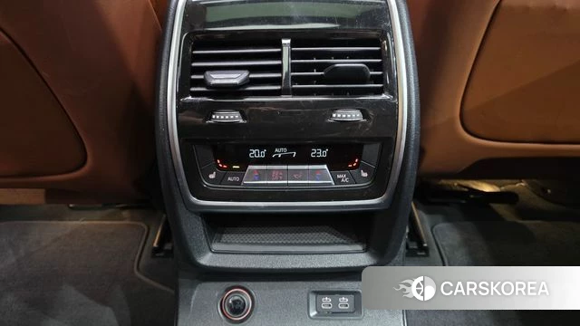 BMW X7 (G07) 2023 Белый из Кореи, фото 4