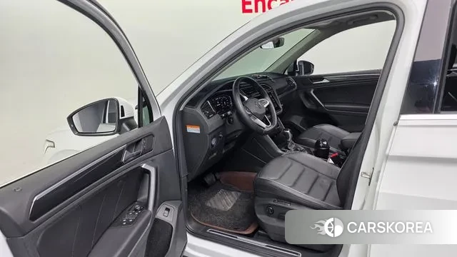 Volkswagen Tiguan second Generation 2021 Белый из Кореи, фото 4
