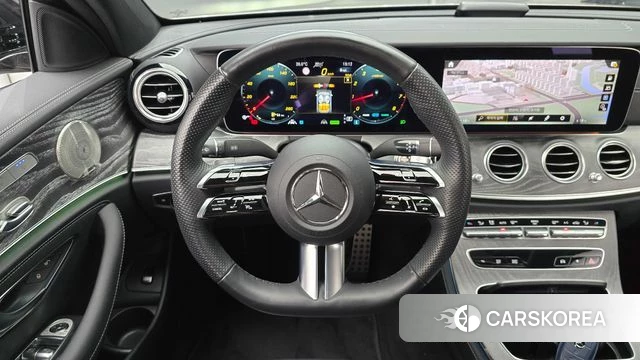 Mercedes-Benz E-Class W213 2023 Песочный из Кореи, фото 4