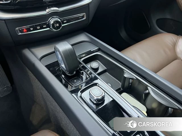 Volvo XC60 2022 Белый из Китая, фото 4