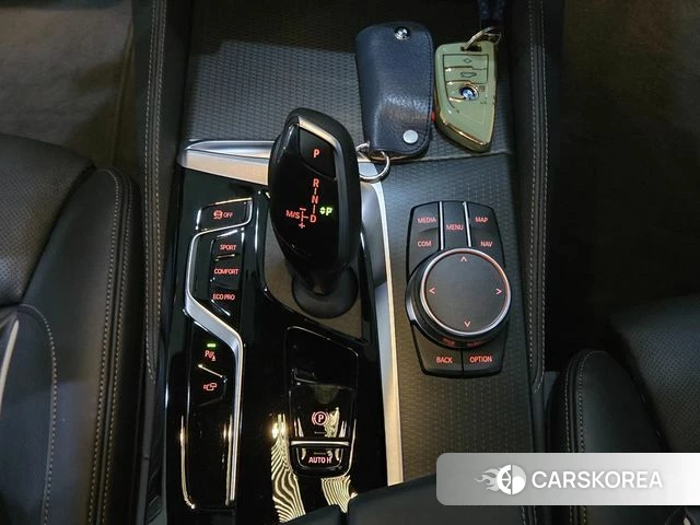 BMW 5 Series (G30) 2023 Белый из Кореи, фото 4