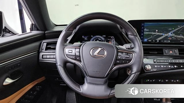 Lexus ES300h 7th generation 2023 Белый из Кореи, фото 4