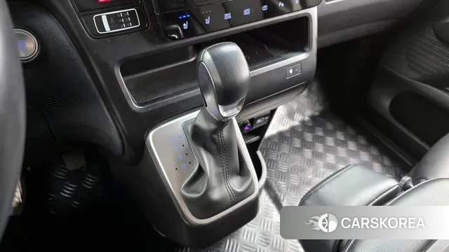 Hyundai Staria 2022 Белый из Кореи, фото 4